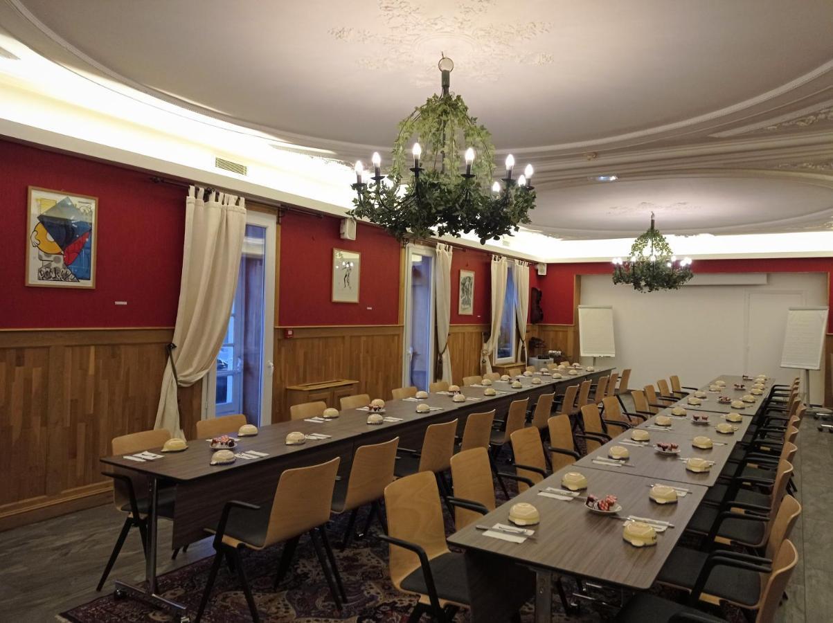 Hotel Et Spa Le Lion D'Or Пон-л'Эвек Экстерьер фото